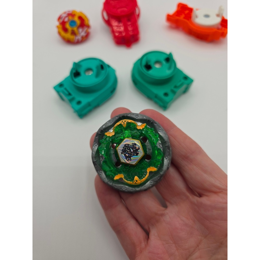 Hasbro Beyblade 6pc Lot  (1) Metal Fusion Ray Gil Burst Top & 4 Launchers Mixed - Picture 4 of 8